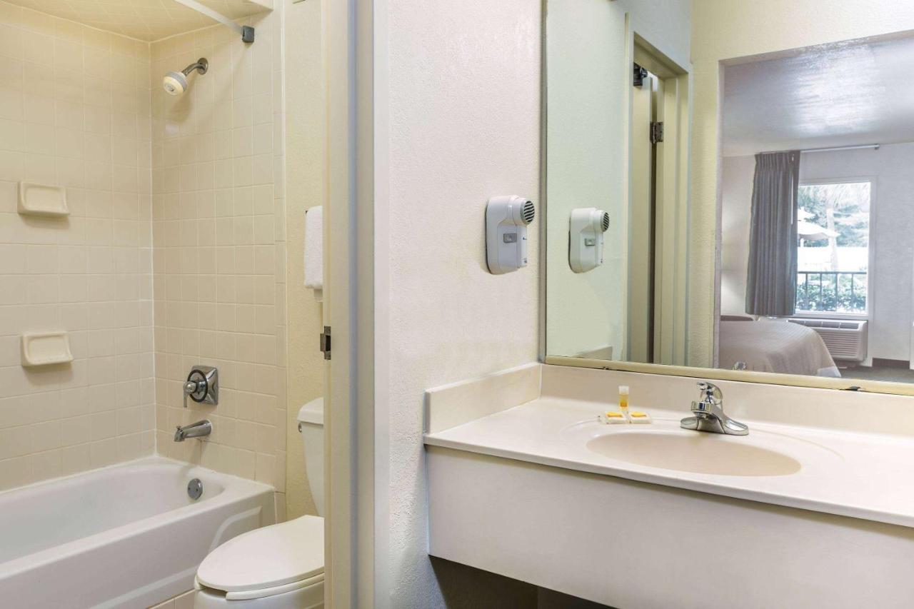 Days Inn By Wyndham Lake Park/Valdosta Екстериор снимка